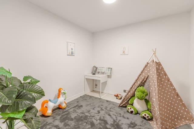 4 chambre Appartement à vendre à Pampelune avec garage - 459 000 € (Ref: 10101895)