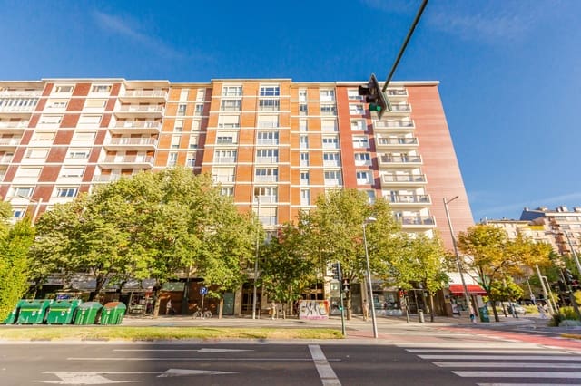 4 chambre Appartement à vendre à Pampelune avec garage - 459 000 € (Ref: 10101895)