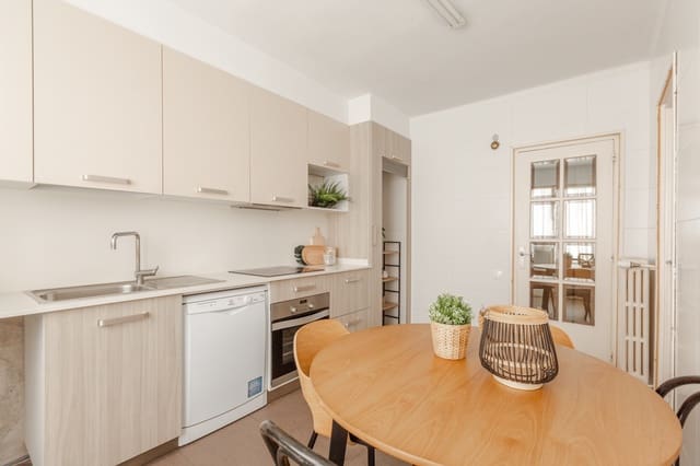 4 soveværelse Lejlighed til salg i Pamplona / Iruña med garage - € 280.000 (Ref: 10148410)