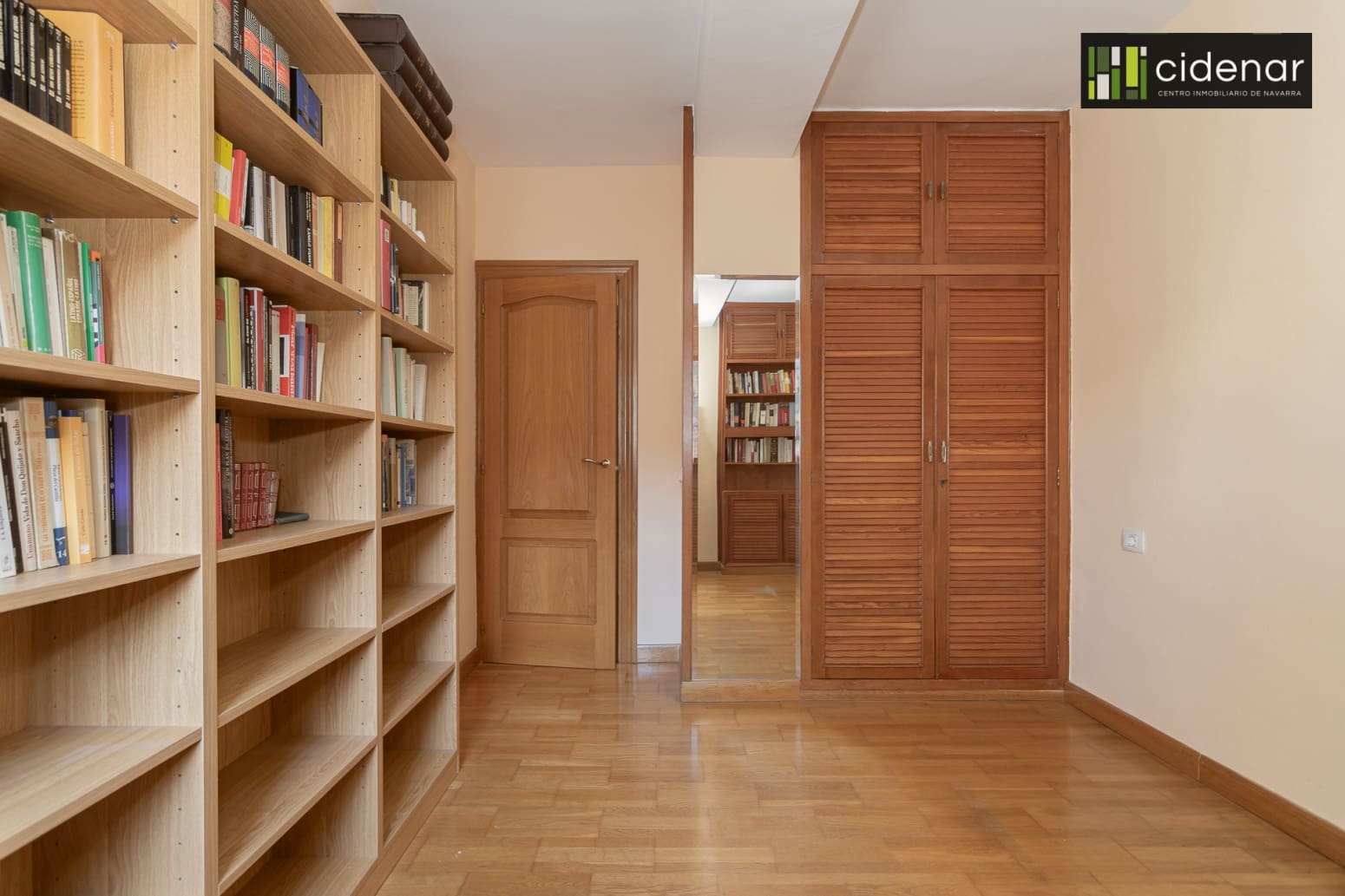 5 bedroom Flat for sale in Pamplona / Iruna with garage - € 576,000 (Ref: 10164722)