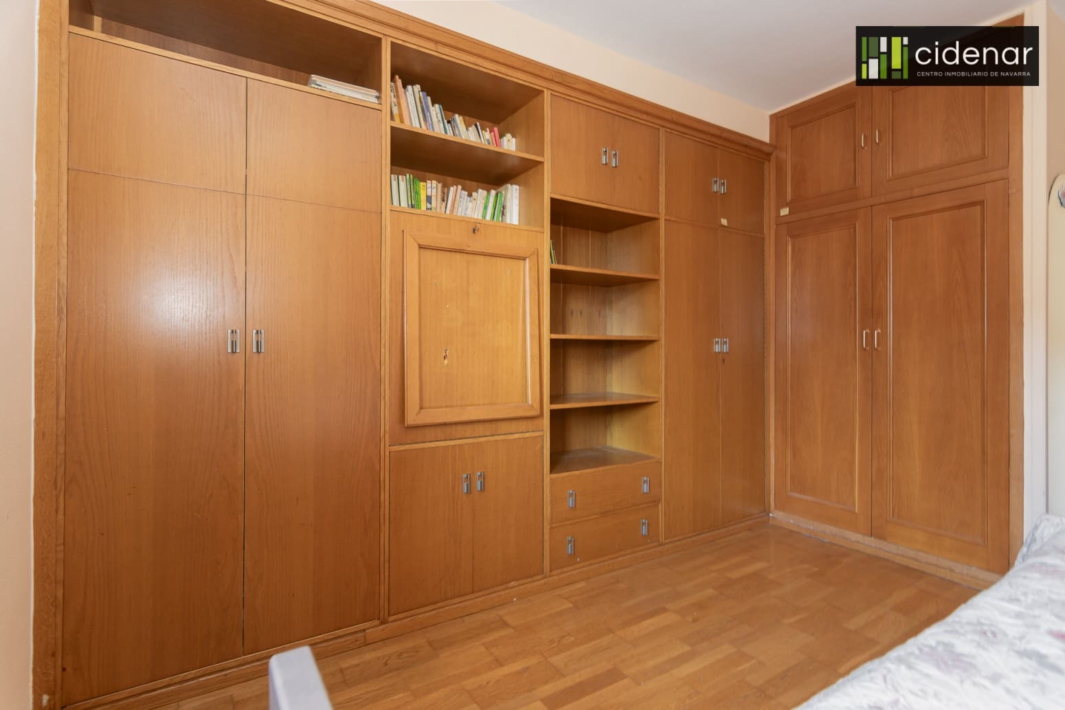 5 bedroom Flat for sale in Pamplona / Iruna with garage - € 576,000 (Ref: 10164722)