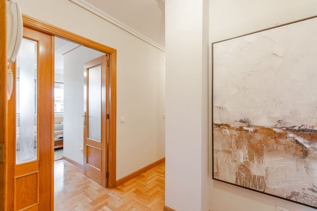 2 slaapkamer Flat te koop in Pamplona met garage - € 259.900 (Ref: 10174463)