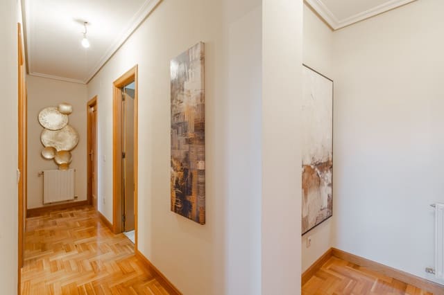 2 slaapkamer Flat te koop in Pamplona met garage - € 259.900 (Ref: 10174463)