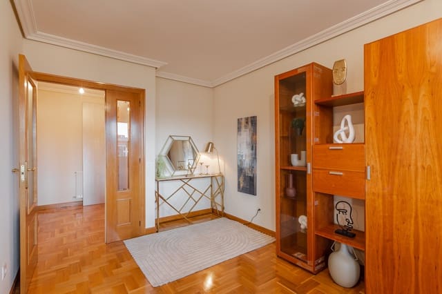 2 slaapkamer Flat te koop in Pamplona met garage - € 259.900 (Ref: 10174463)