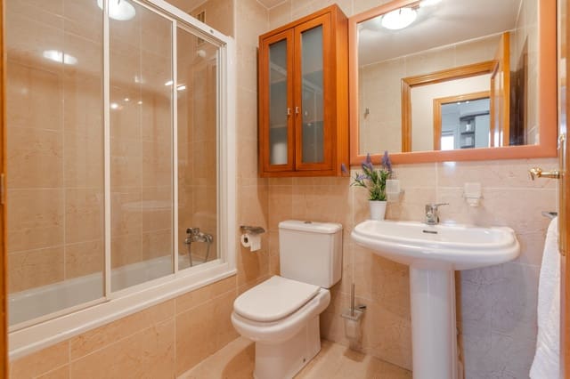 2 slaapkamer Flat te koop in Pamplona met garage - € 259.900 (Ref: 10174463)