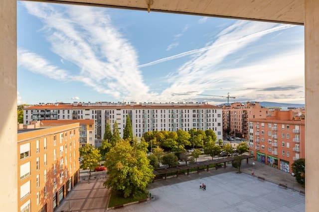 2 slaapkamer Flat te koop in Pamplona met garage - € 259.900 (Ref: 10174463)
