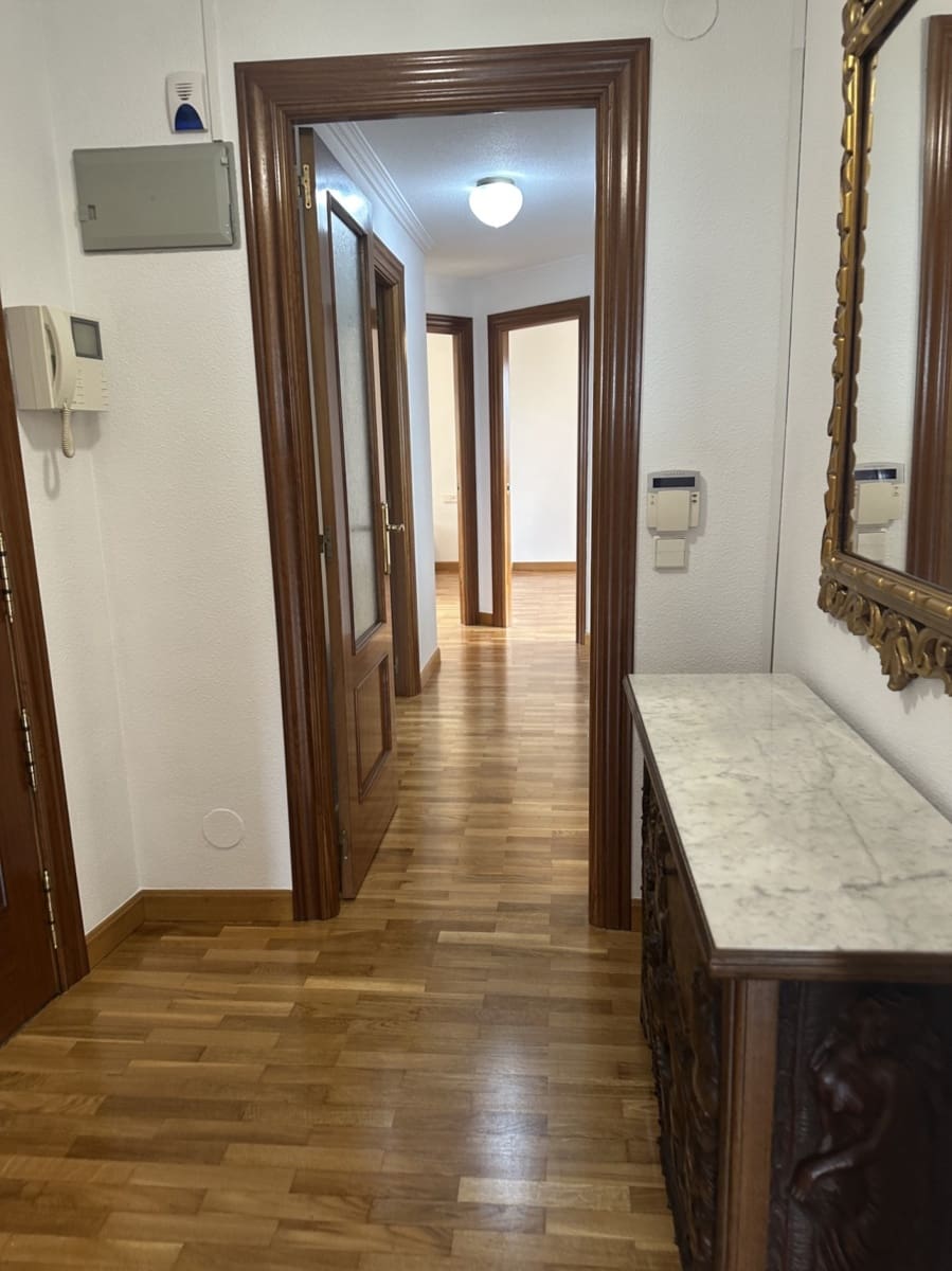 2 soveværelse Lejlighed til leje i Pamplona / Iruna med garage - € 1.000 (Ref: 5082432)