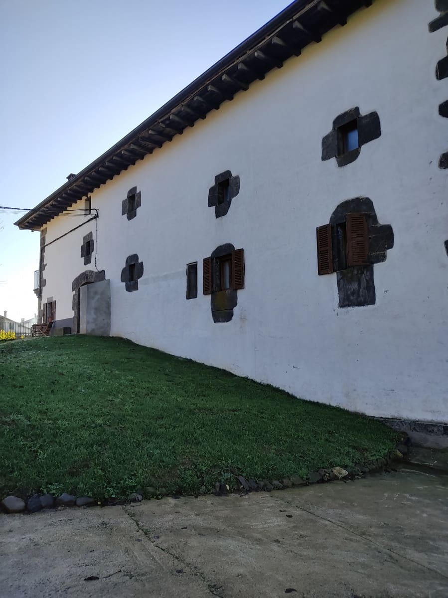 4 soveværelse Villa til salg i Basaburua med garage - € 650.000 (Ref: 5299422)