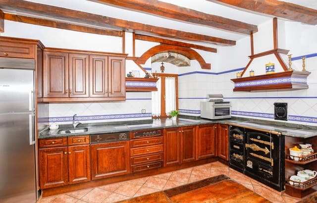 4 makuuhuone Huvila myytävänä paikassa Arrarats, Basaburua mukana 
autotalli - 650 000 € (Ref: 5299422)