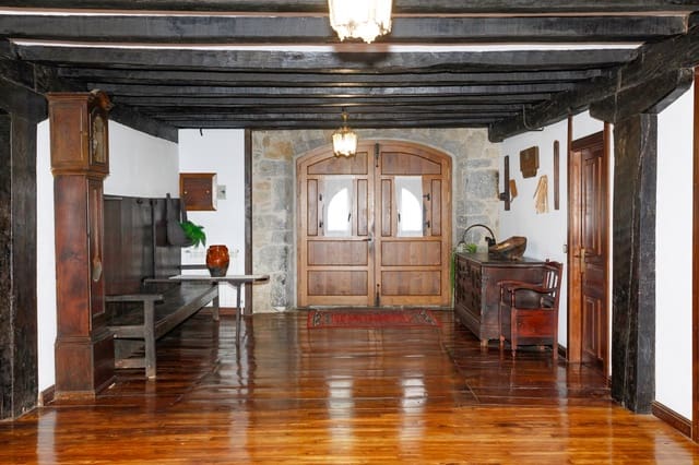 4 makuuhuone Huvila myytävänä paikassa Arrarats, Basaburua mukana 
autotalli - 650 000 € (Ref: 5299422)