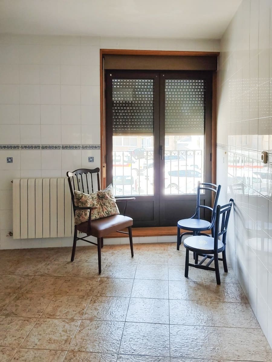 4 soveværelse Villa til salg i Murillo el Fruto med garage - € 154.000 (Ref: 6649773)