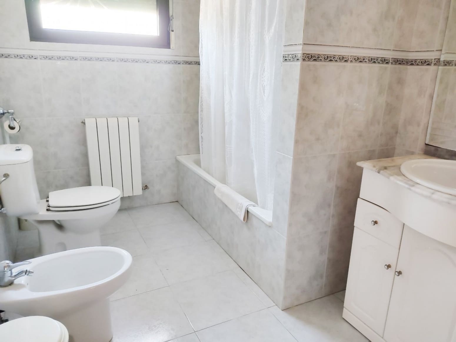 4 soveværelse Villa til salg i Murillo el Fruto med garage - € 154.000 (Ref: 6649773)