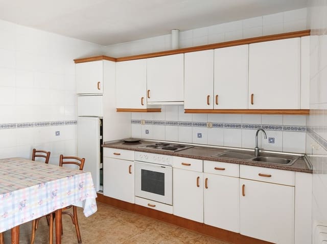 4 bedroom Villa for sale in Murillo el Fruto with garage - € 154,000 (Ref: 6649773)