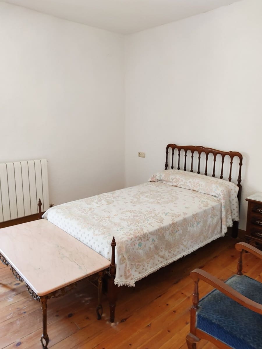 4 soveværelse Villa til salg i Murillo el Fruto med garage - € 154.000 (Ref: 6649773)