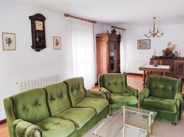 4 bedroom Villa for sale in Murillo el Fruto with garage - € 154,000 (Ref: 6649773)