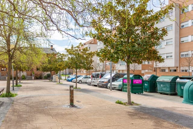 Kommersiell til salgs i Huarte - € 225 000 (Ref: 6745265)