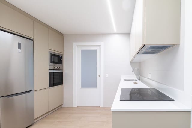 4 quarto Apartamento para arrendar em Pamplon - 1 400 € (Ref: 6932294)