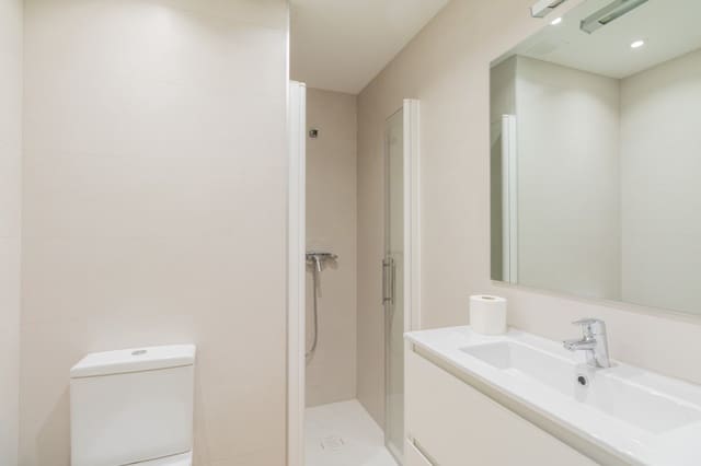 4 quarto Apartamento para arrendar em Pamplon - 1 400 € (Ref: 6932294)