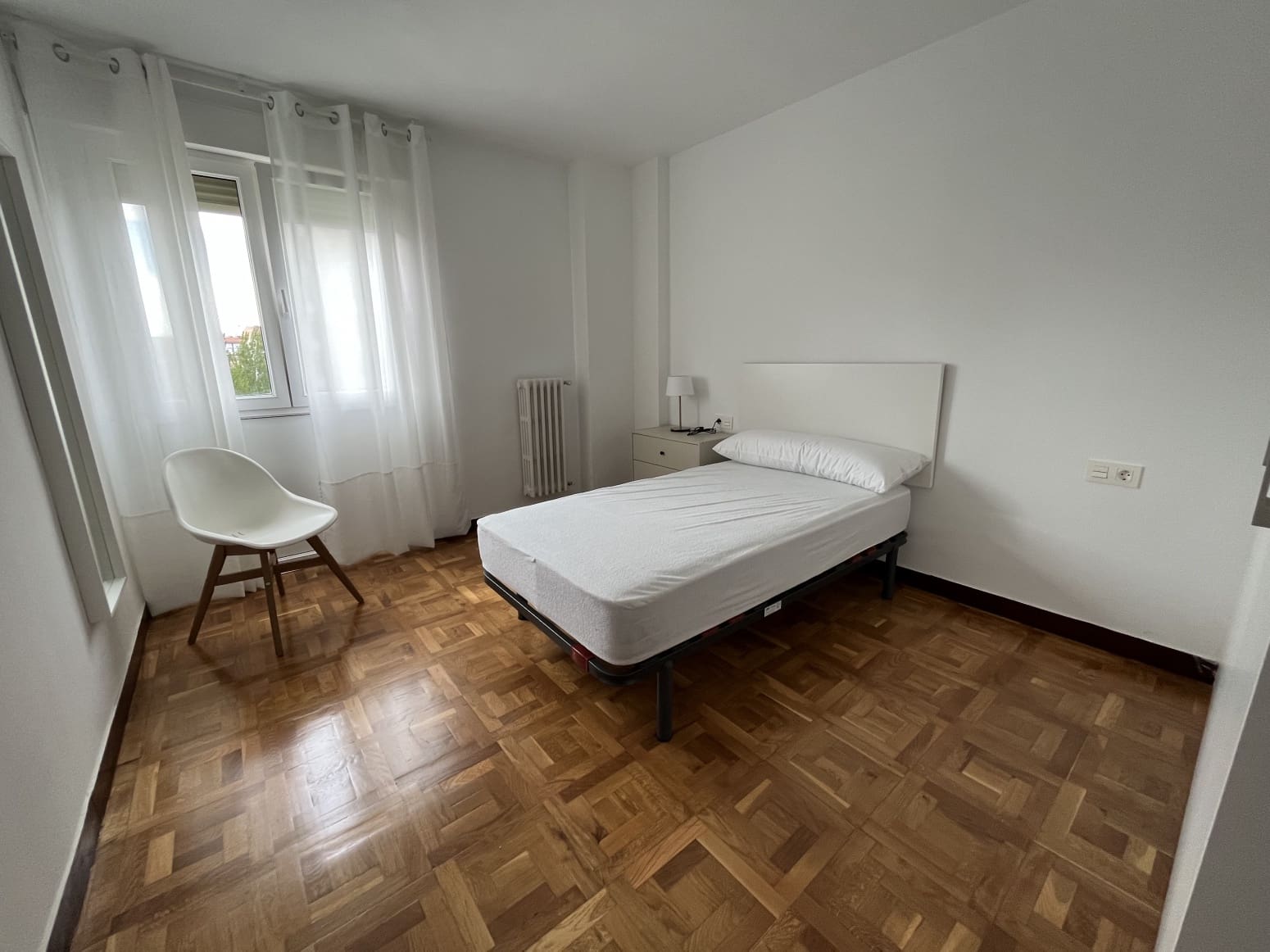 4 bedroom Flat for rent in Pamplona / Iruna - € 1,400 (Ref: 6932294)