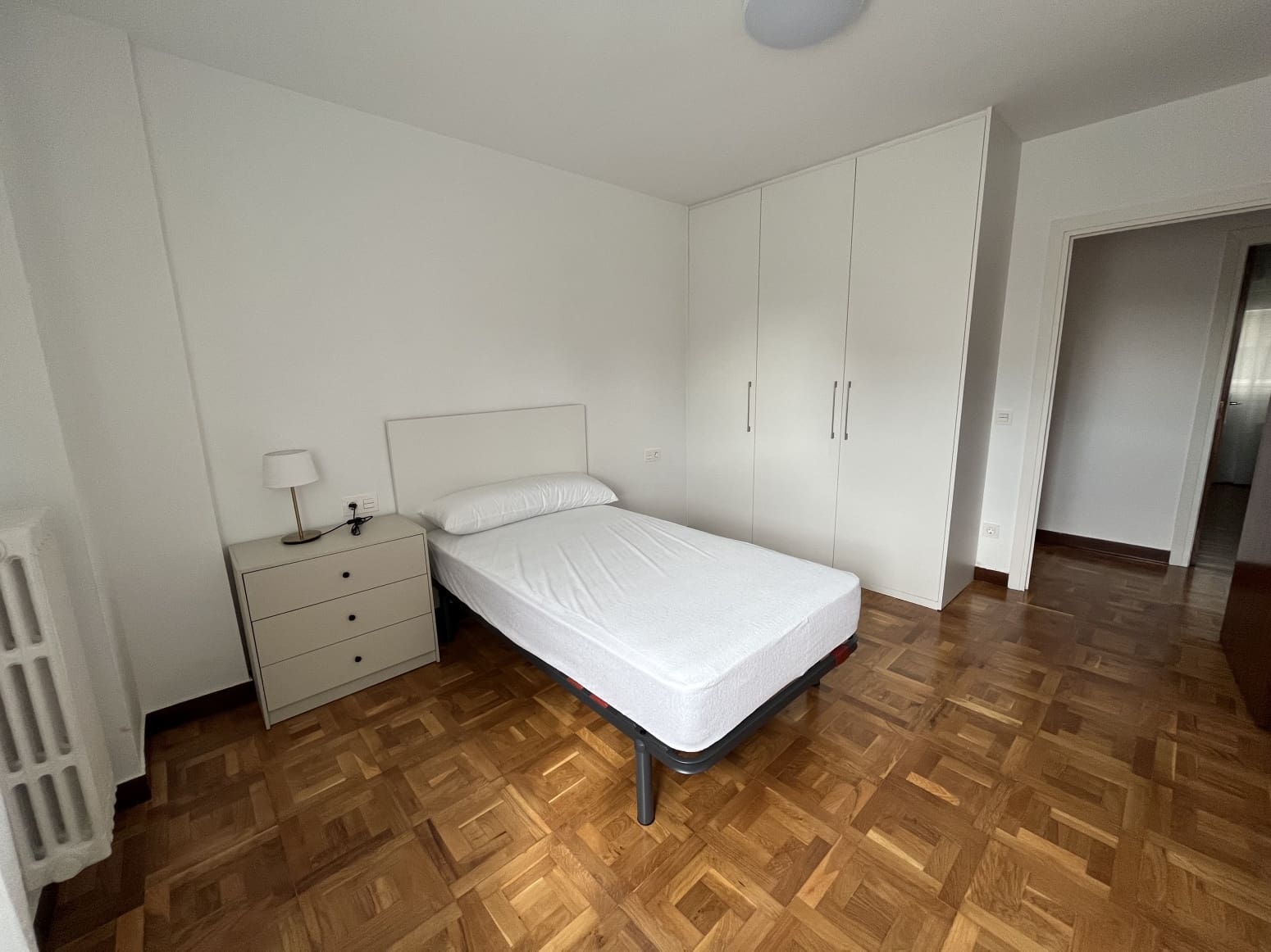 4 bedroom Flat for rent in Pamplona / Iruna - € 1,400 (Ref: 6932294)