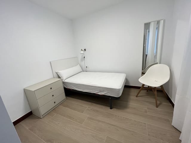 4 quarto Apartamento para arrendar em Pamplon - 1 400 € (Ref: 6932294)