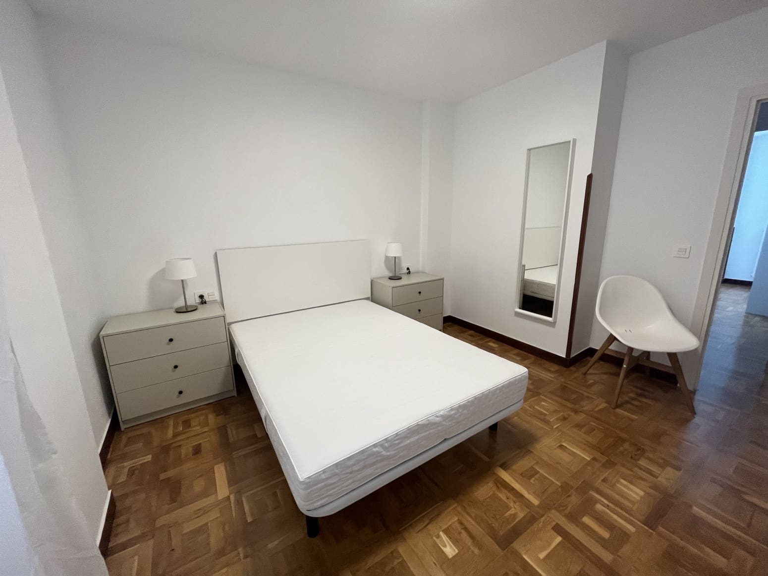 4 bedroom Flat for rent in Pamplona / Iruna - € 1,400 (Ref: 6932294)