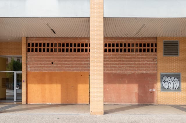 Commercial for sale in Pamplona / Iruña - € 235,000 (Ref: 6932297)