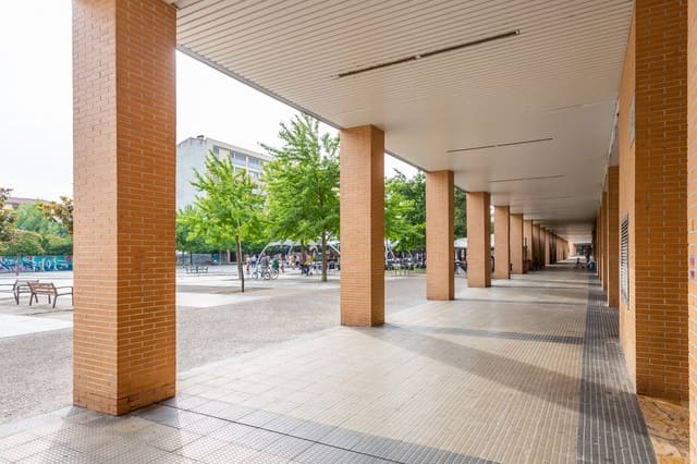 Commercial for sale in Pamplona / Iruña - € 235,000 (Ref: 6932297)