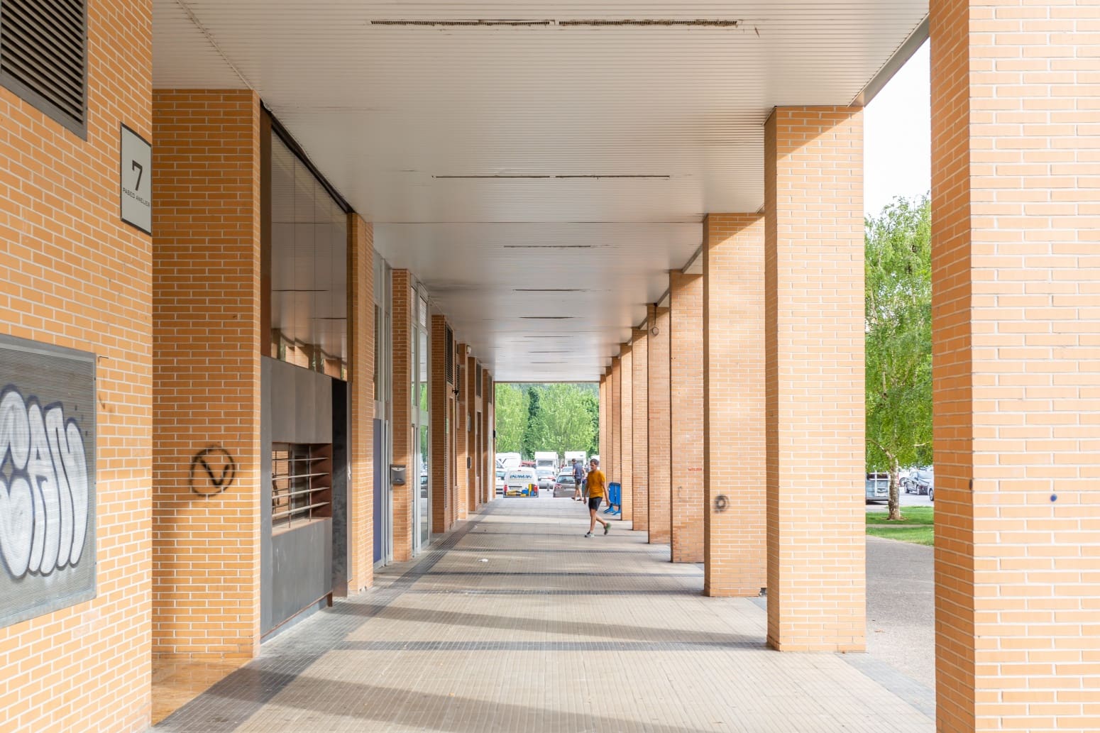 Commercial for sale in Pamplona / Iruna - € 235,000 (Ref: 6932297)