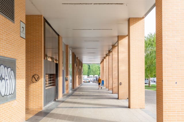 Commercial for sale in Pamplona / Iruña - € 235,000 (Ref: 6932297)