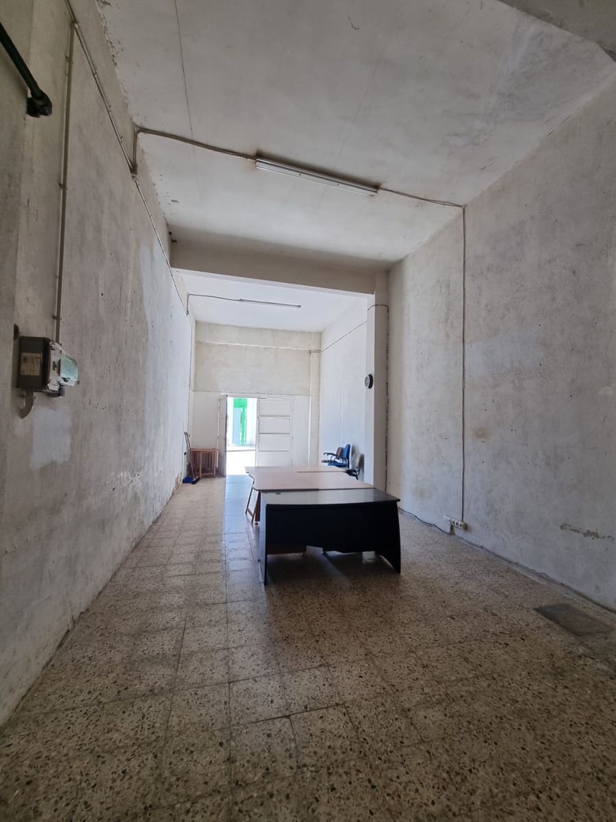 Commercial for rent in Pamplona / Iruna - € 400 (Ref: 6993747)