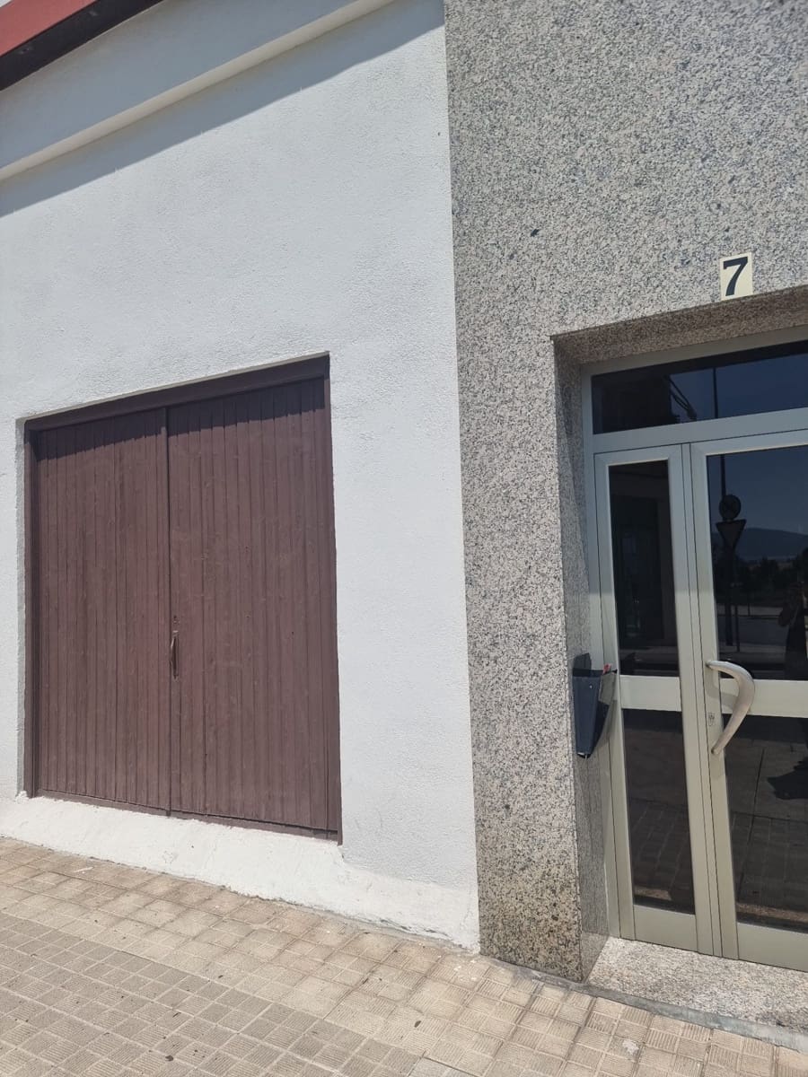 Commercial for rent in Pamplona / Iruna - € 400 (Ref: 6993747)