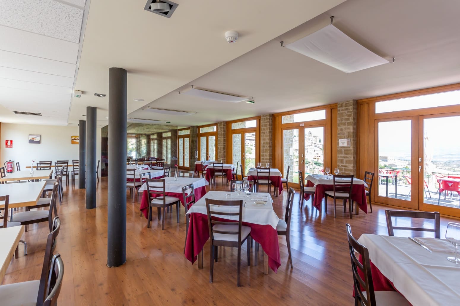 Comercial para venda em Sos del Rey Catolico - 1 650 000 € (Ref: 6999328)