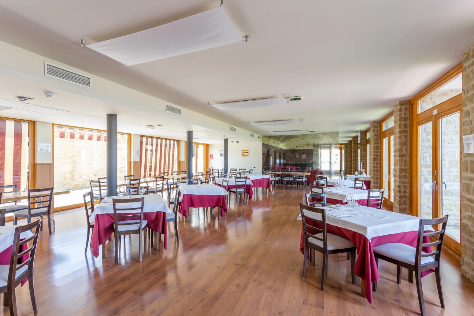 Comercial para venda em Sos del Rey Catolico - 1 650 000 € (Ref: 6999328)