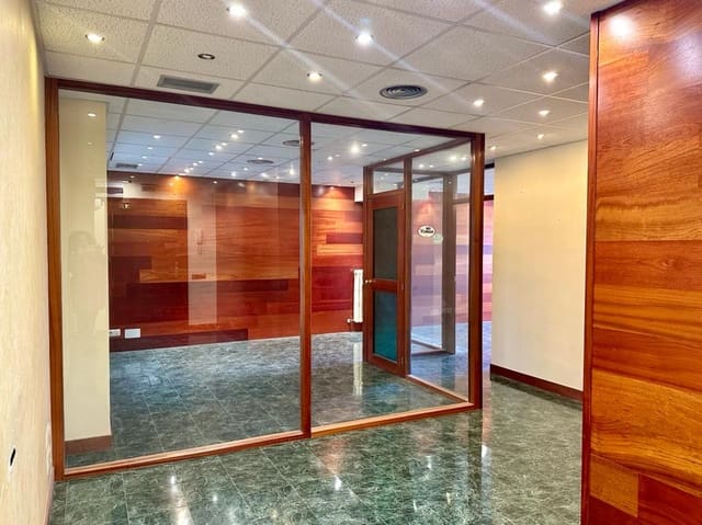 Biuro do wynajęcia w Pampeluna - 650 € (Ref: 7451728)