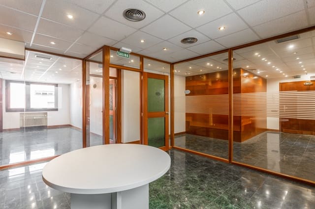 Biuro do wynajęcia w Pampeluna - 650 € (Ref: 7451728)