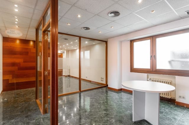 Biuro do wynajęcia w Pampeluna - 650 € (Ref: 7451728)