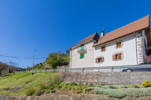 Chalet de 5 habitaciones en Orbaitzeta en venta - 105.000 € (Ref: 7518727)