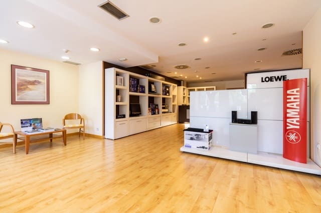 Commercial for rent in Pamplona / Iruña - € 2,500 (Ref: 7530841)