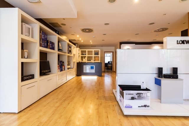 Commercial for rent in Pamplona / Iruña - € 2,500 (Ref: 7530841)