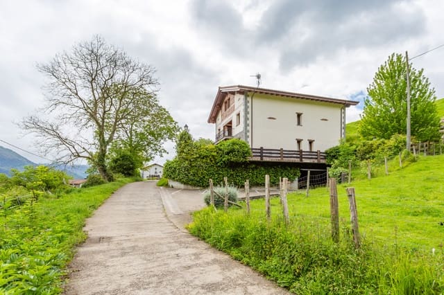 7 soveværelse Villa til salg i Araitz med garage - € 540.000 (Ref: 7562826)