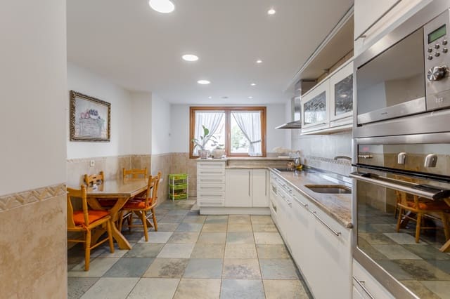 4 soveværelse Villa til salg i Zizur Mayor / Zizur Nagusia med swimmingpool garage - € 675.000 (Ref: 7721544)