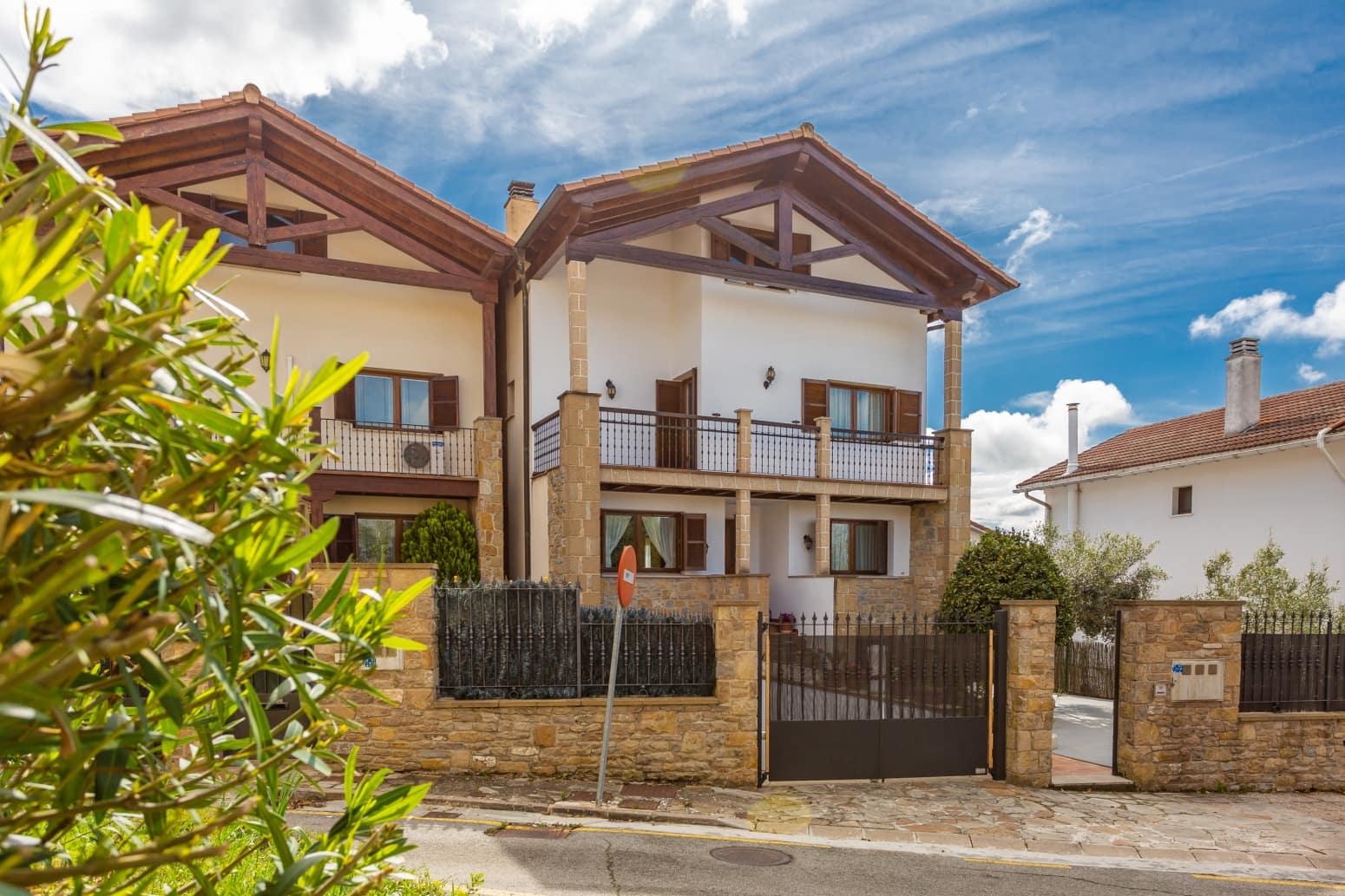 4 soveværelse Villa til salg i Zizur Mayor / Zizur Nagusia med swimmingpool garage - € 675.000 (Ref: 7721544)