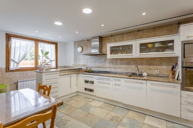 4 soveværelse Villa til salg i Zizur Mayor / Zizur Nagusia med swimmingpool garage - € 675.000 (Ref: 7721544)