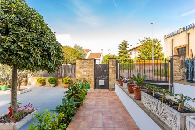 4 soveværelse Villa til salg i Zizur Mayor / Zizur Nagusia med swimmingpool garage - € 675.000 (Ref: 7721544)