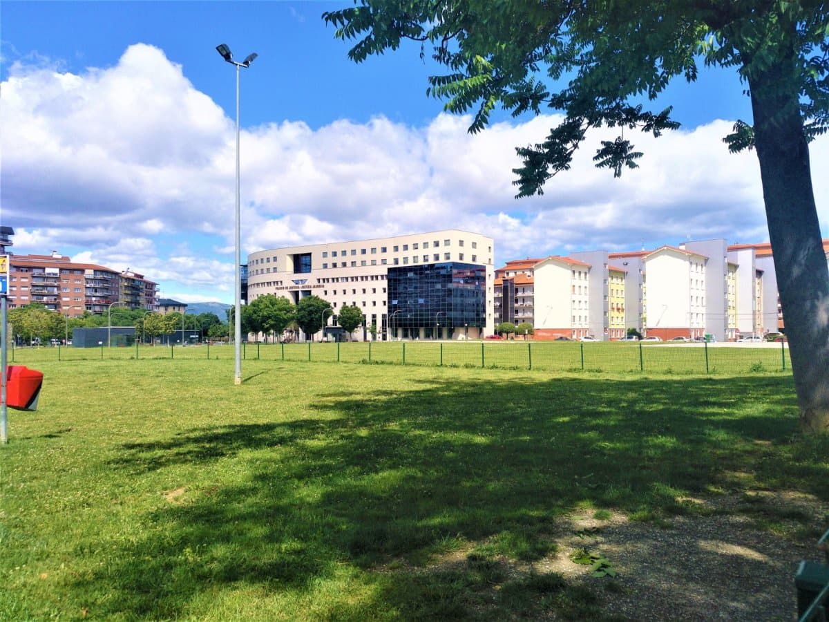 5 soveværelse Lejlighed til leje i Pamplona / Iruna - € 1.500 (Ref: 7782691)