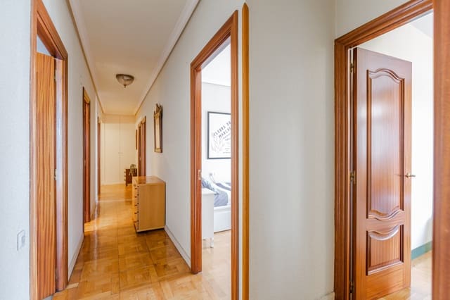 5 bedroom Flat for rent in Pamplona / Iruña - € 1,500 (Ref: 7782691)