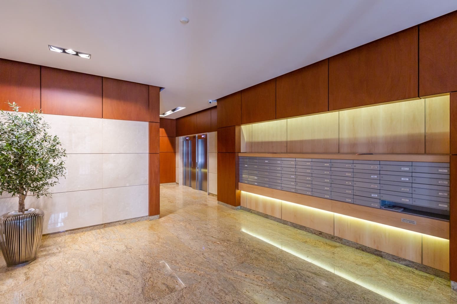 5 soveværelse Lejlighed til leje i Pamplona / Iruna - € 1.500 (Ref: 7782691)