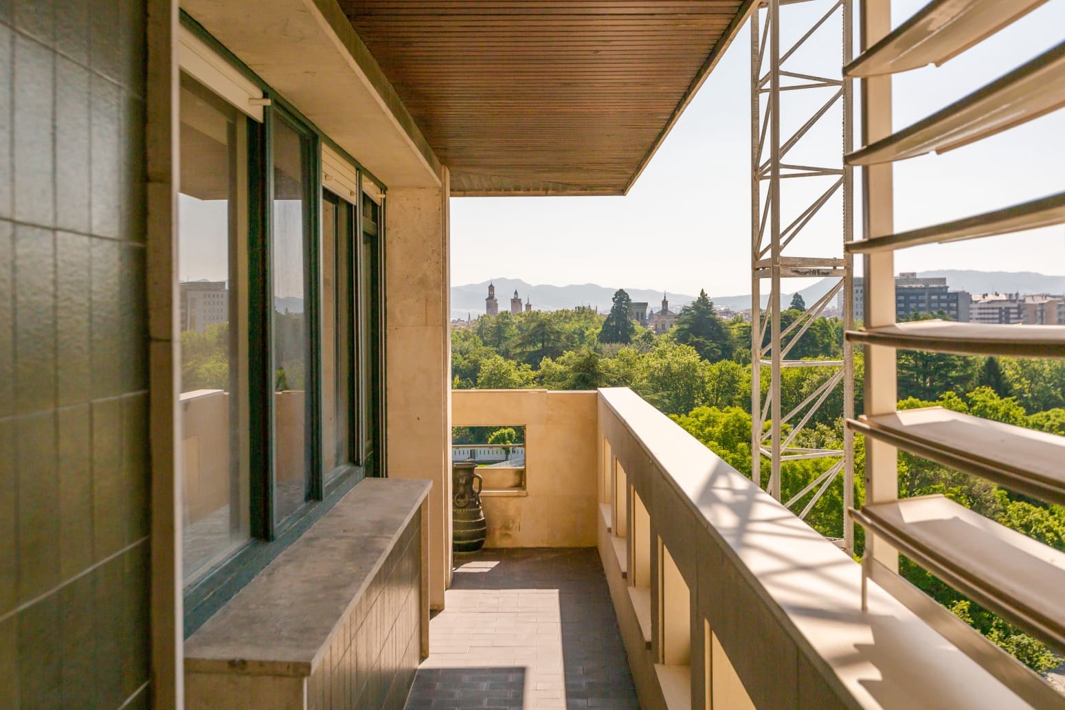 5 soveværelse Lejlighed til leje i Pamplona / Iruna - € 1.500 (Ref: 7782691)