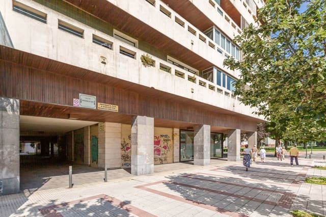 5 bedroom Flat for rent in Pamplona / Iruña - € 1,500 (Ref: 7782691)